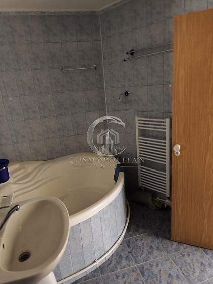 Apartament cu 4 camere în Broșteni