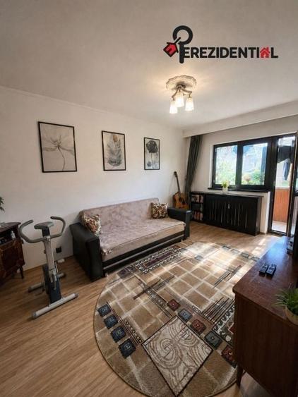 Apartament cu 3 camere decomandat, mobilat în Tineretului