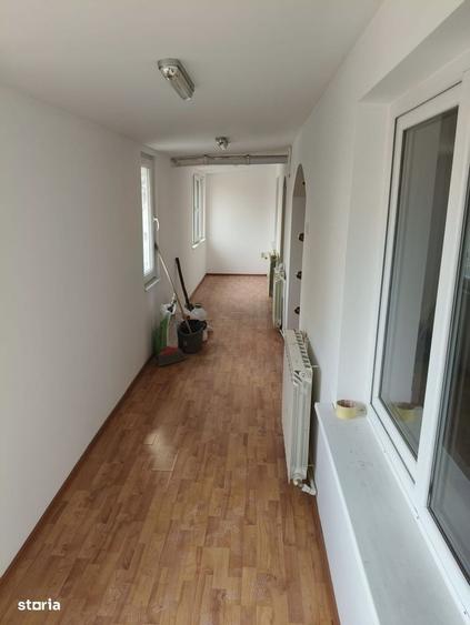 Apartament cu 4 camere semidecomandat în Micro 39