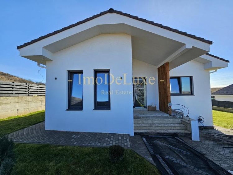 Casă individuală cu 4 camere cu Canalizare în Jucu