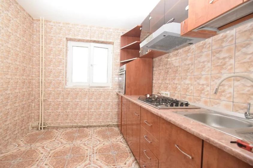 Apartament cu 3 camere decomandat, mobilat în Crângași