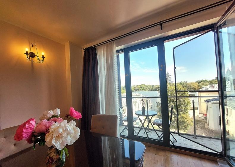 Apartament cu 3 camere decomandat, mobilat în Kiseleff