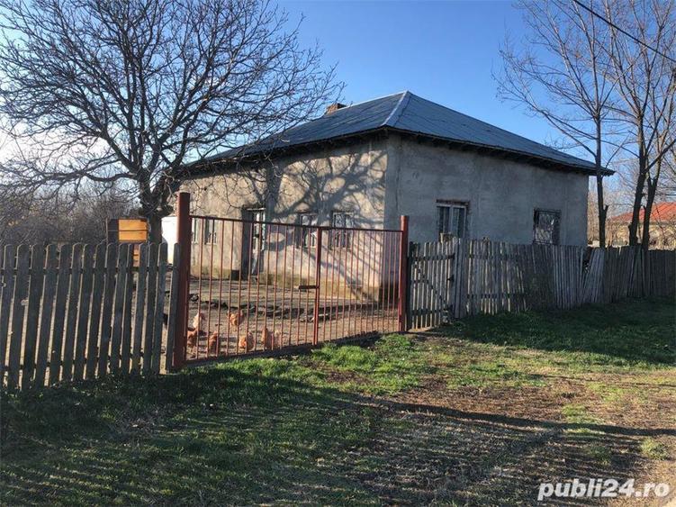 Casă cu 6 camere cu Teren 1200 Mp în Nuci