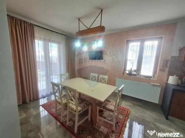 Casă cu 4 camere cu Teren 1165 Mp în Gologanu