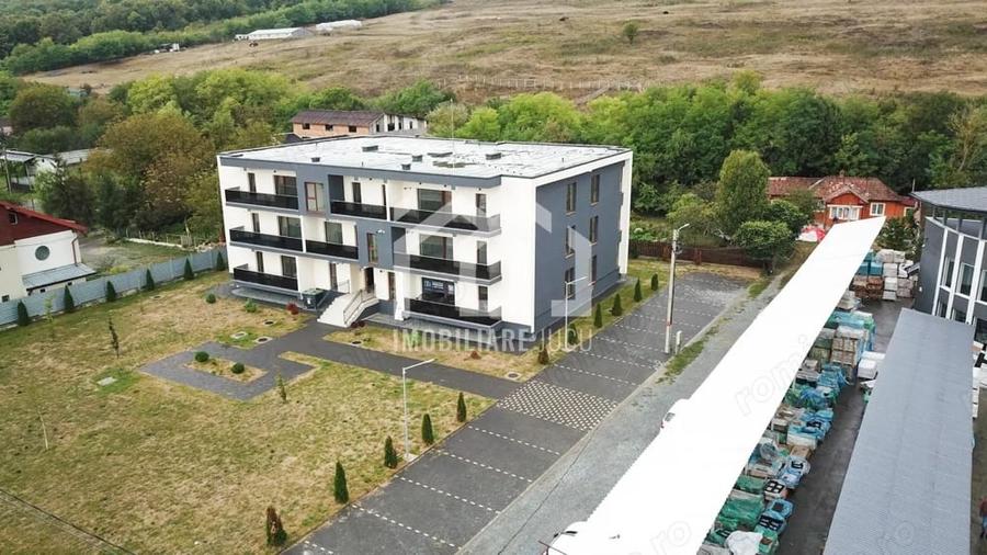 Apartament cu 3 camere semidecomandat în Jucu