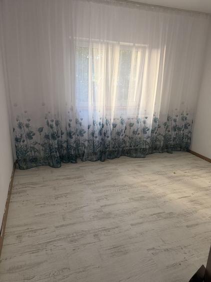 Apartament cu 4 camere decomandat în Vitan
