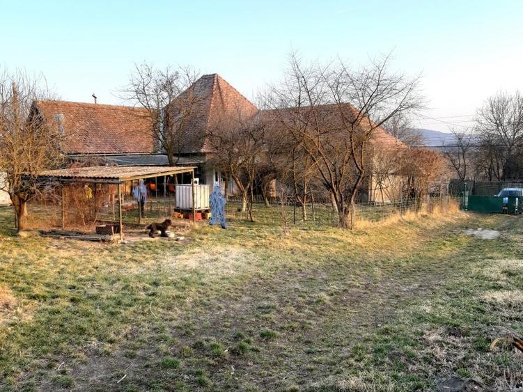 Casă cu 5 camere cu Teren 46000 Mp în Coroi
