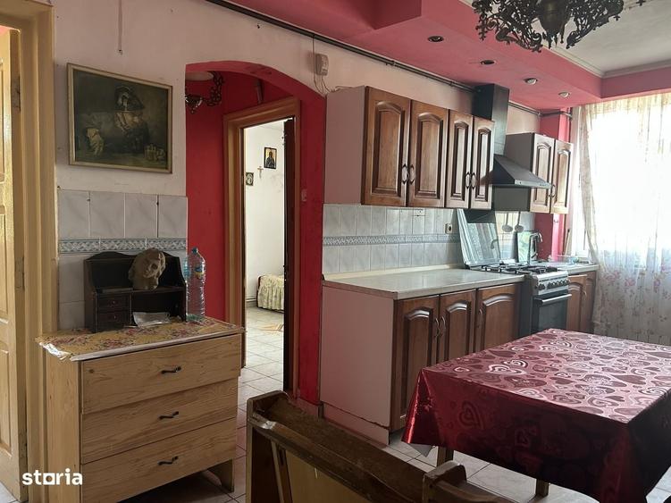 Apartament cu 3 camere decomandat în Central