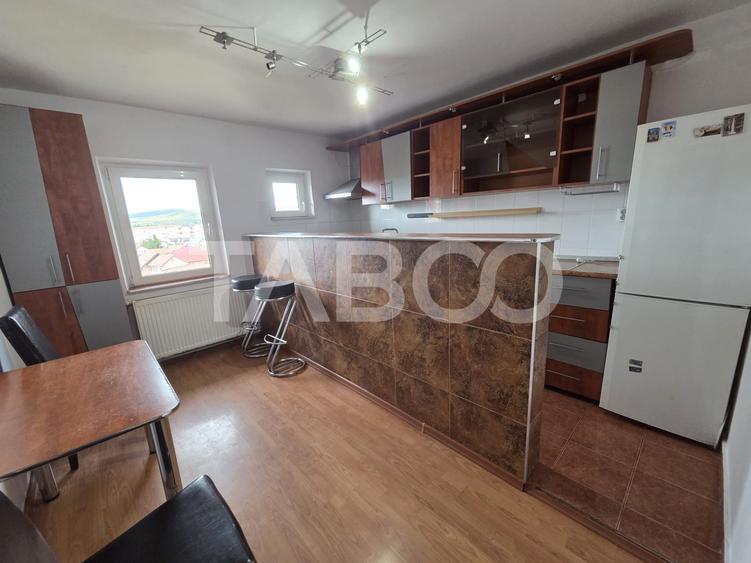 Apartament cu 3 camere decomandat, mobilat în Făgăraș