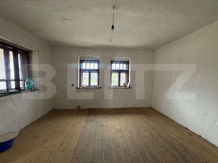 Casă individuală cu 2 camere cu Canalizare în Hunedoara