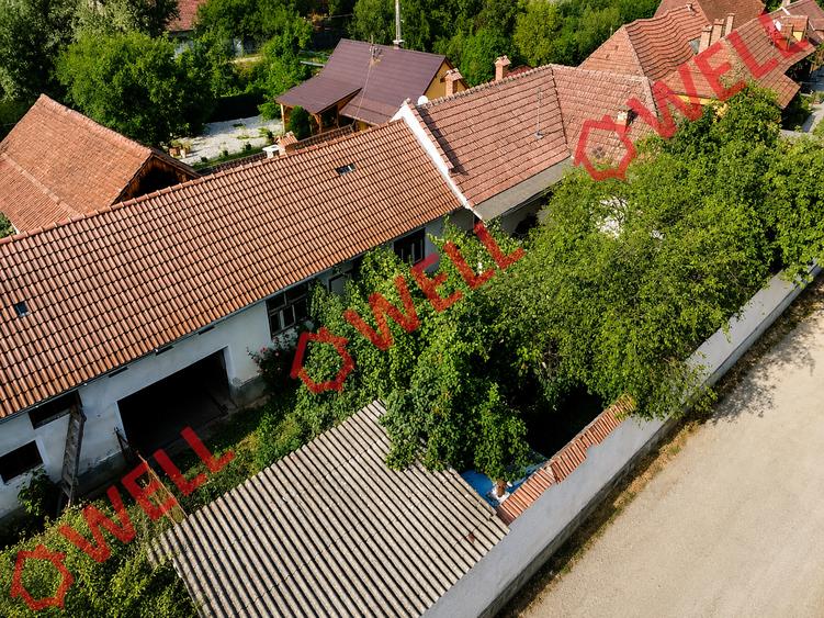 Casă cu 5 camere cu Teren 892 Mp în Aita Medie