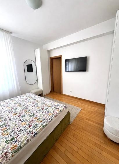 Apartament cu 3 camere semidecomandat, mobilat în Torontalului