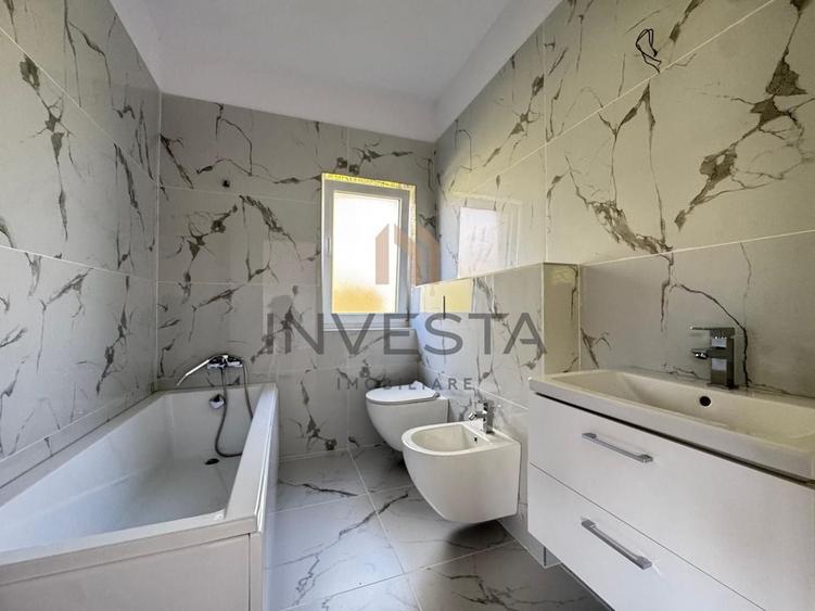 Duplex cu 4 camere cu Canalizare în Florești