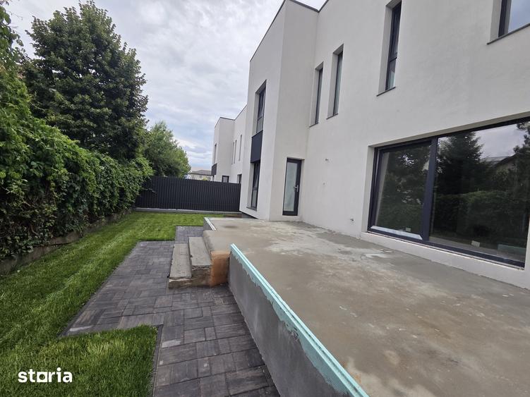 Casă cu 5 camere cu Teren 330 Mp în Central
