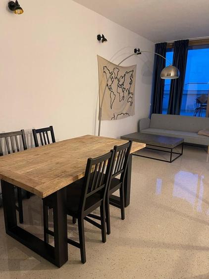 Apartament cu 4 camere decomandat, mobilat în P-ța Romană