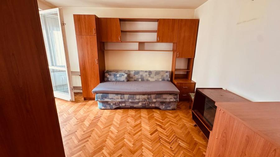 Apartament cu 2 camere semidecomandat în Centrul Civic