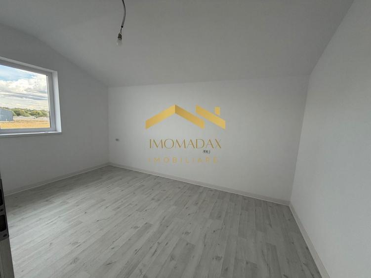 Duplex cu 3 camere cu Canalizare în Bucovăț (Remetea Mare)
