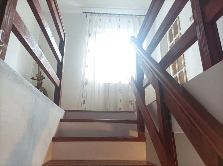 Casă individuală cu 4 camere cu Canalizare în Central