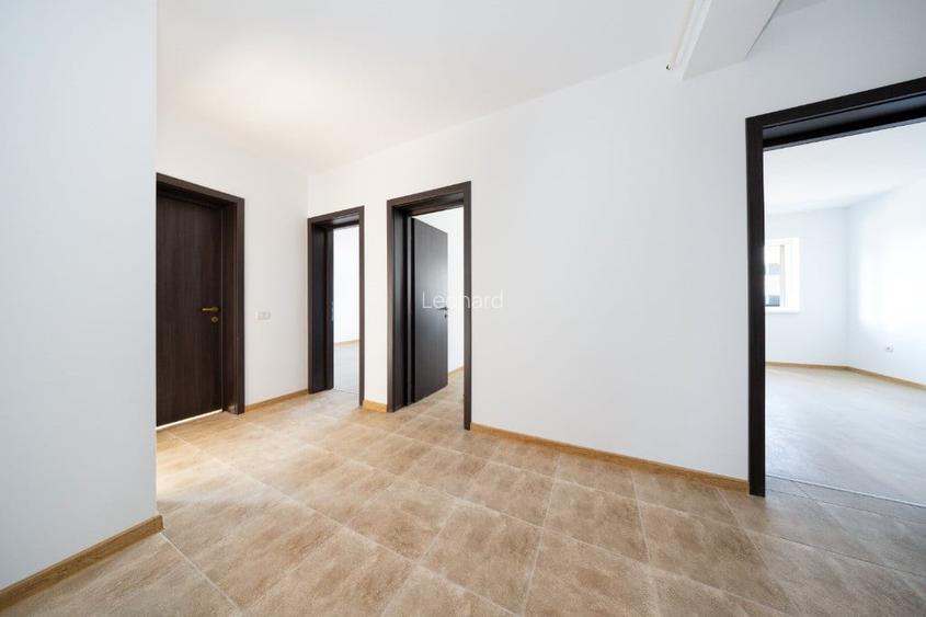 Vand apartament Nou cu trei camere