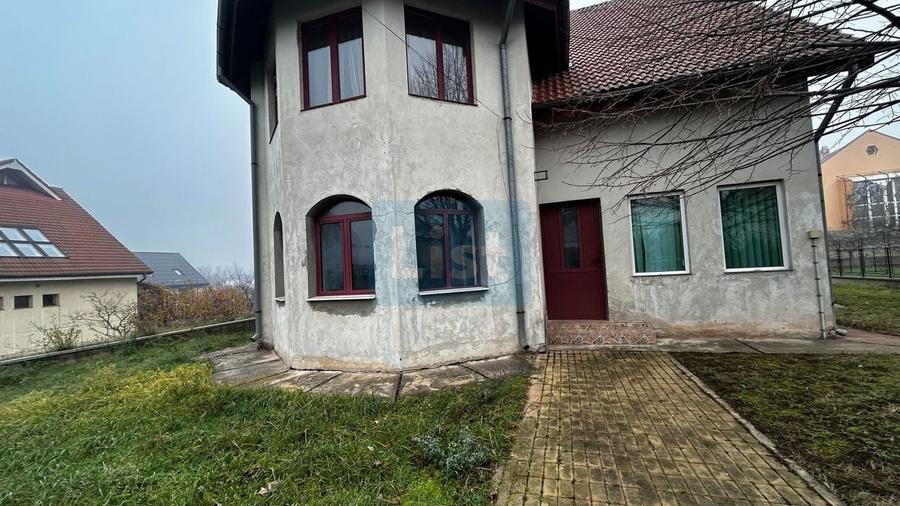 Casă cu 6 camere cu Canalizare în
