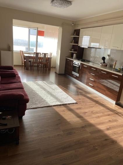 Apartament cu 4 camere decomandat, mobilat în Faleza Nord