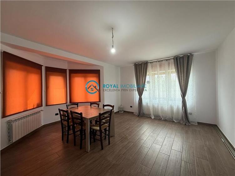 Casă individuală cu 5 camere cu Teren 3700 Mp în Central