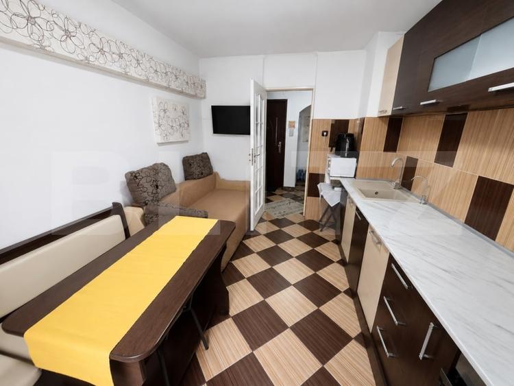 Apartament cu 2 camere decomandat, mobilat în Micro 12