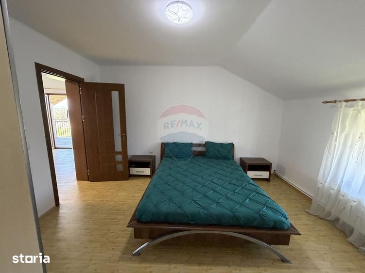 Casă cu 5 camere cu Teren 3400 Mp în Garoafa