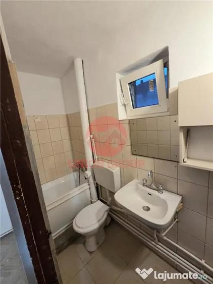 Apartament cu 2 camere semidecomandat în Brotăcei
