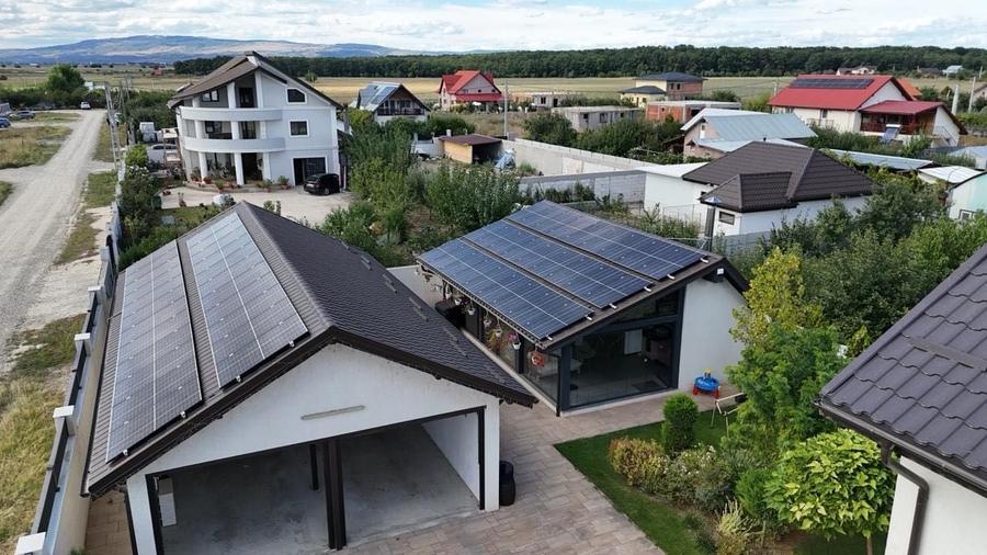 Casă cu 4 camere decomandat în Spătaru