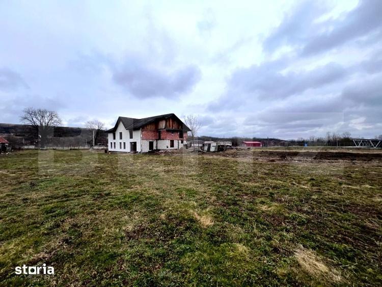 Casă cu Teren 3730 Mp în Stremț