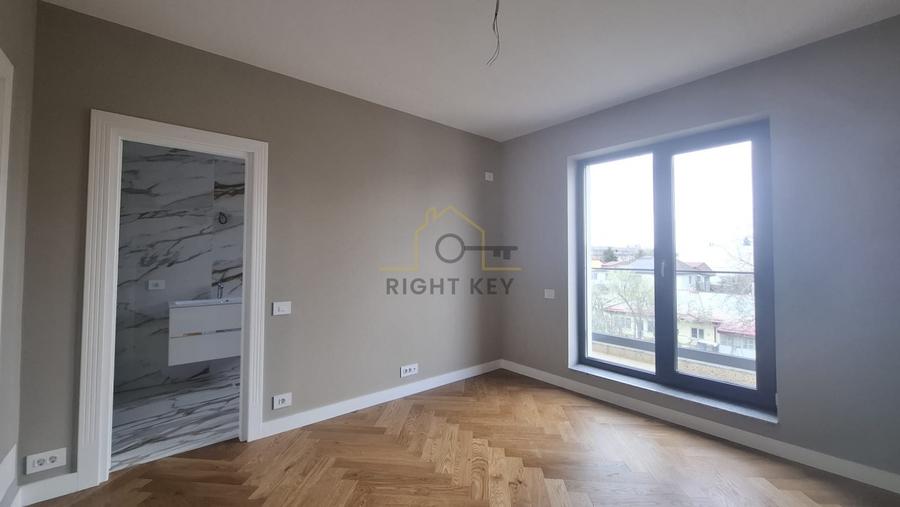Apartament cu 3 camere decomandat în Băneasa