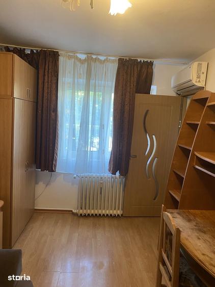 Garsonieră decomandată în Podu Roș