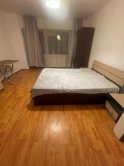 Garsonieră decomandată, mobilată în Vitan Mall