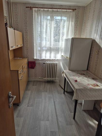 Apartament cu 2 camere semidecomandat în Craiovei