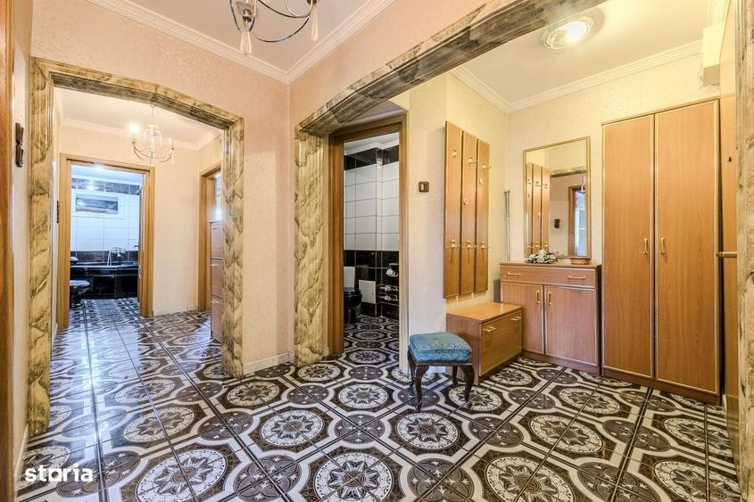 Apartament cu 3 camere decomandat în Drumul Taberei