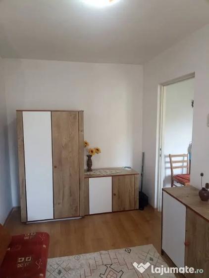 Apartament cu 2 camere nedecomandat în Simeria