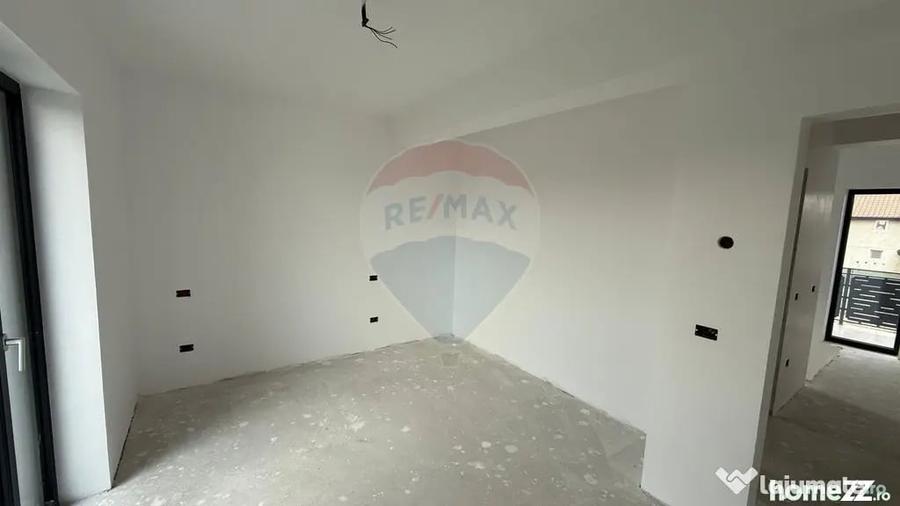 Casă cu 4 camere cu Teren 330 Mp în Obor