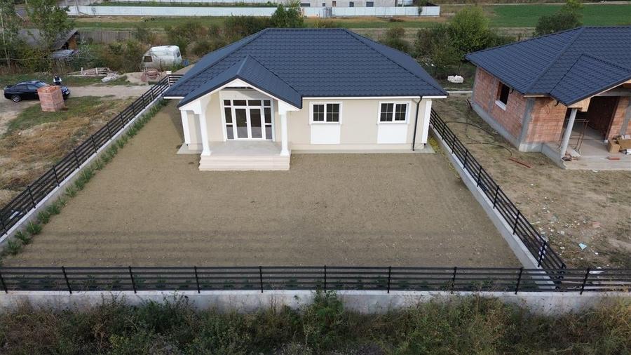 Casă individuală cu 4 camere cu Canalizare în Exterior Nord
