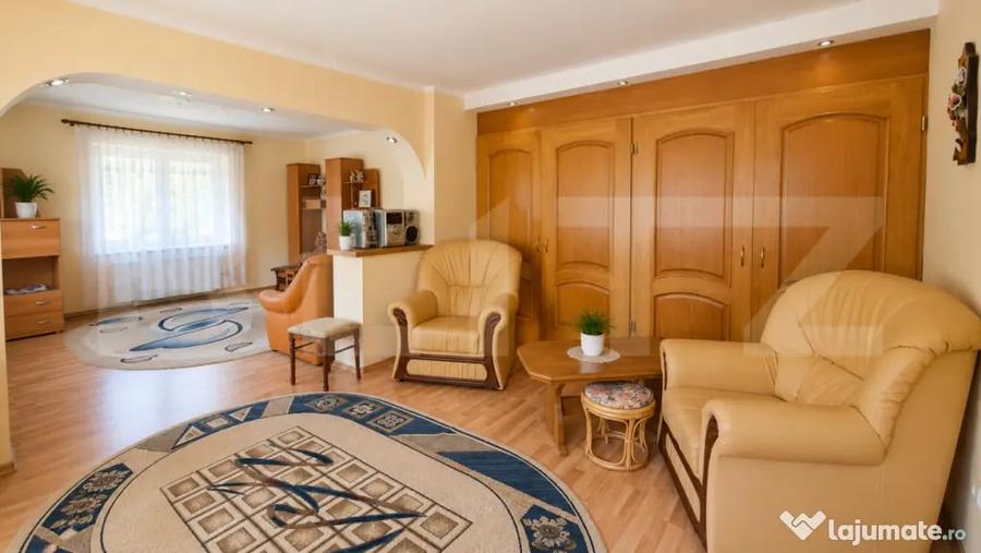 Casă cu 6 camere cu Teren 5500 Mp în Gura Văii