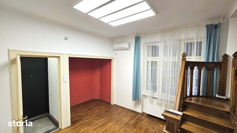 Studio generos cu aer boem ?i scara interioara in Centrul Istoric - 7