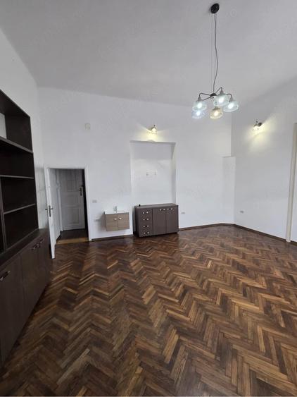Spațiu comercial, de 40 mp, în Central
