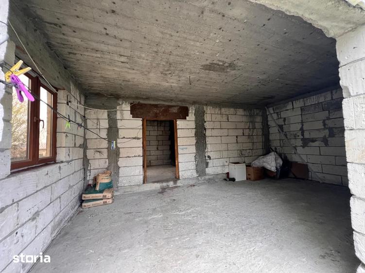 Casă cu 4 camere cu Teren 2244 Mp în Măciuca