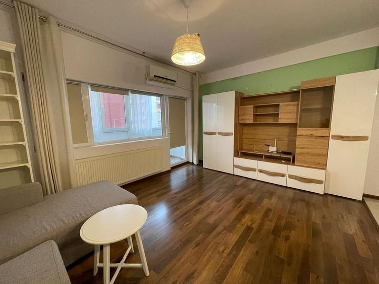 Apartament cu 2 camere decomandat, mobilat în Central