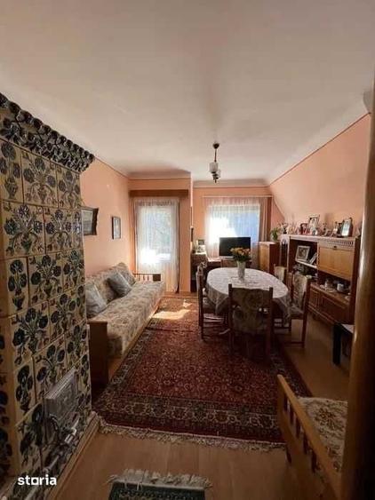 Casă cu 8 camere cu Teren 50 Mp în Furnica
