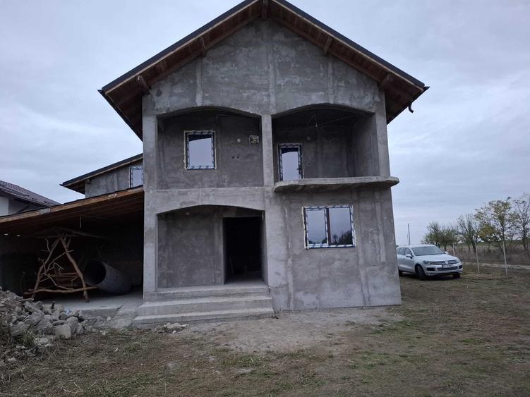 Casă cu 4 camere în Exterior Vest