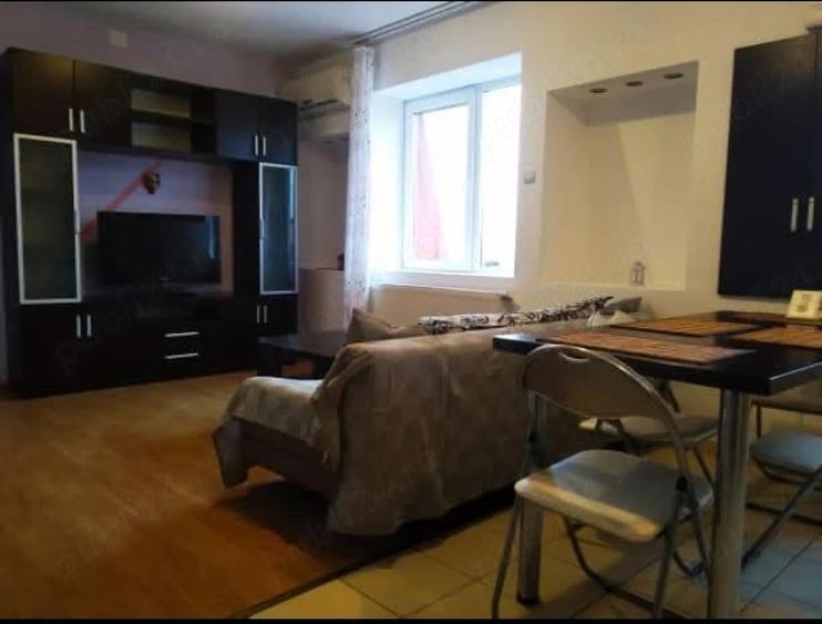 Apartament cu 3 camere decomandat în Metalurgie