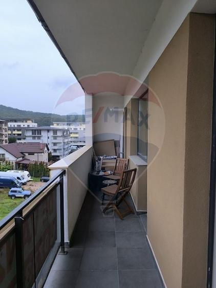Apartament cu 3 camere semidecomandat, mobilat în Florești