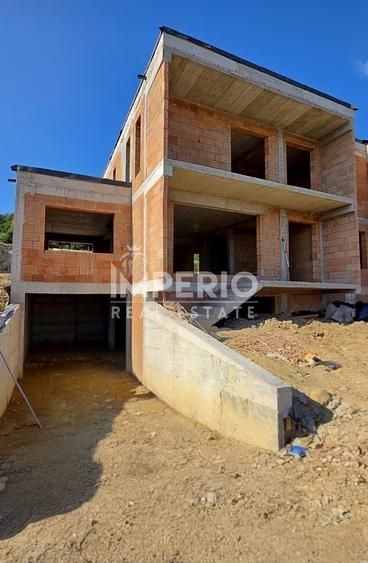 Duplex cu 5 camere cu Canalizare în Făget