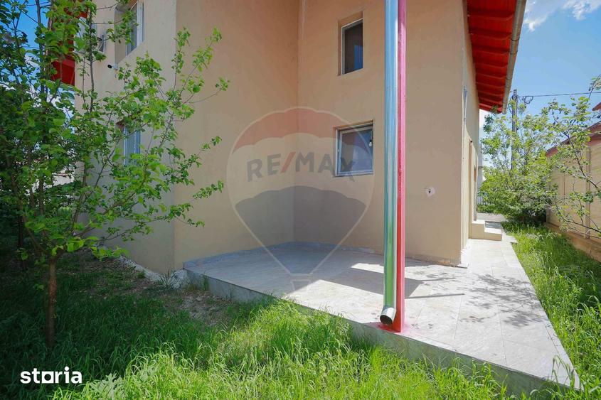 Casă cu 5 camere cu Teren 300 Mp în Sânmartin